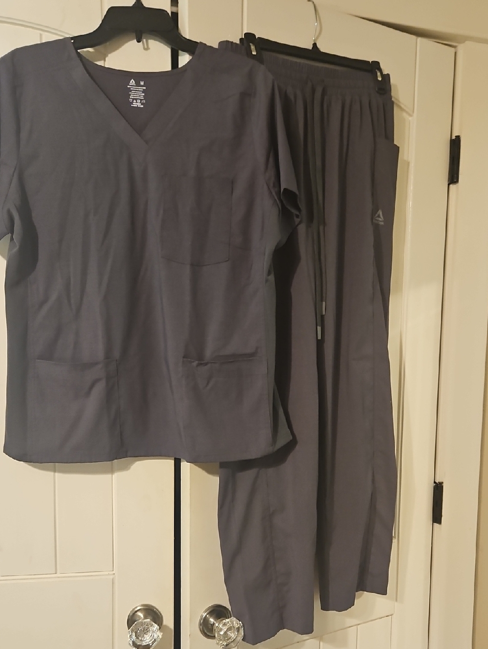Reebok Charcoal Gray V-Neck Scrub Top and Drawstring Pants Medium